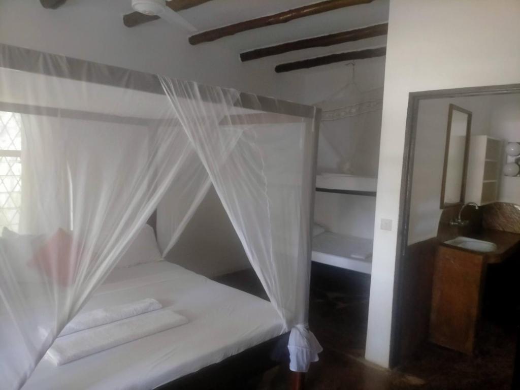 Postel nebo postele na pokoji v ubytování Sunset Fastcare luxury Apartments