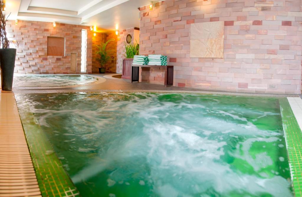 Bazén v ubytování THE PRIVILEGE FLOOR by Borei Angkor nebo v jeho okolí