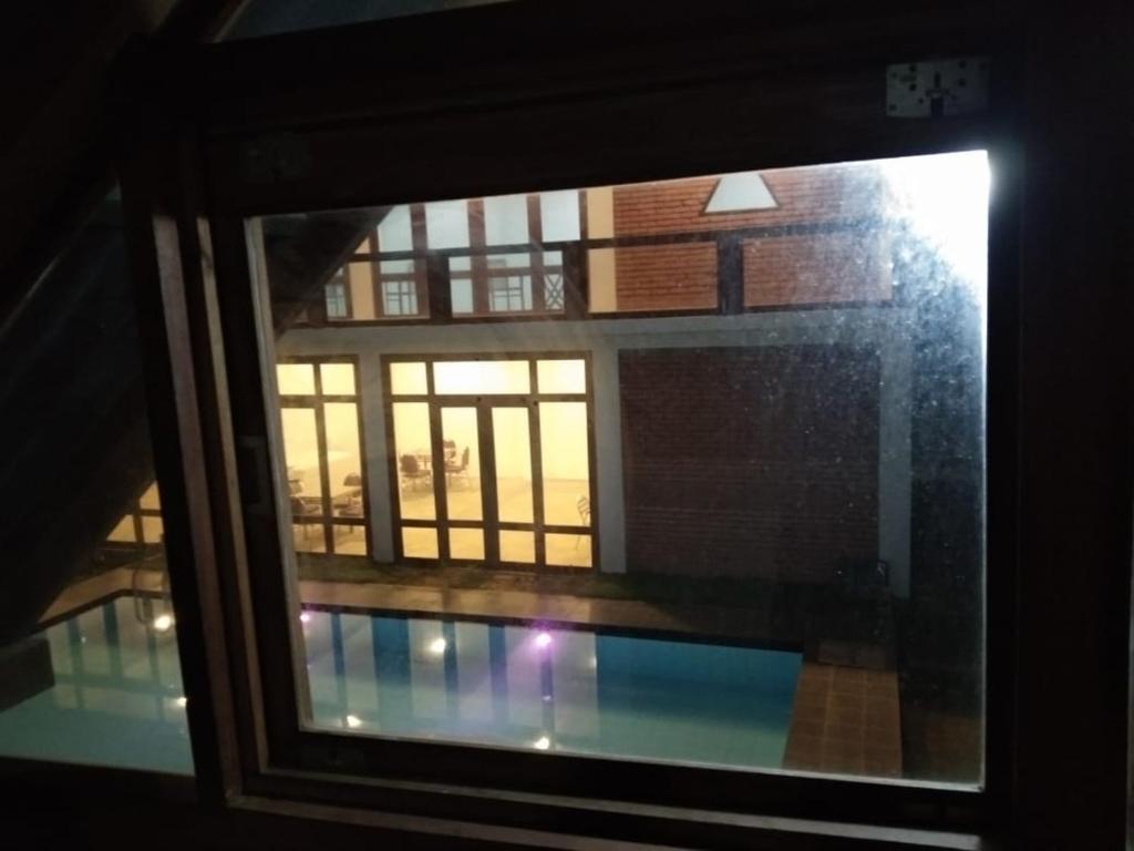 Bazén v ubytování Hi Win Hotel nebo v jeho okolí
