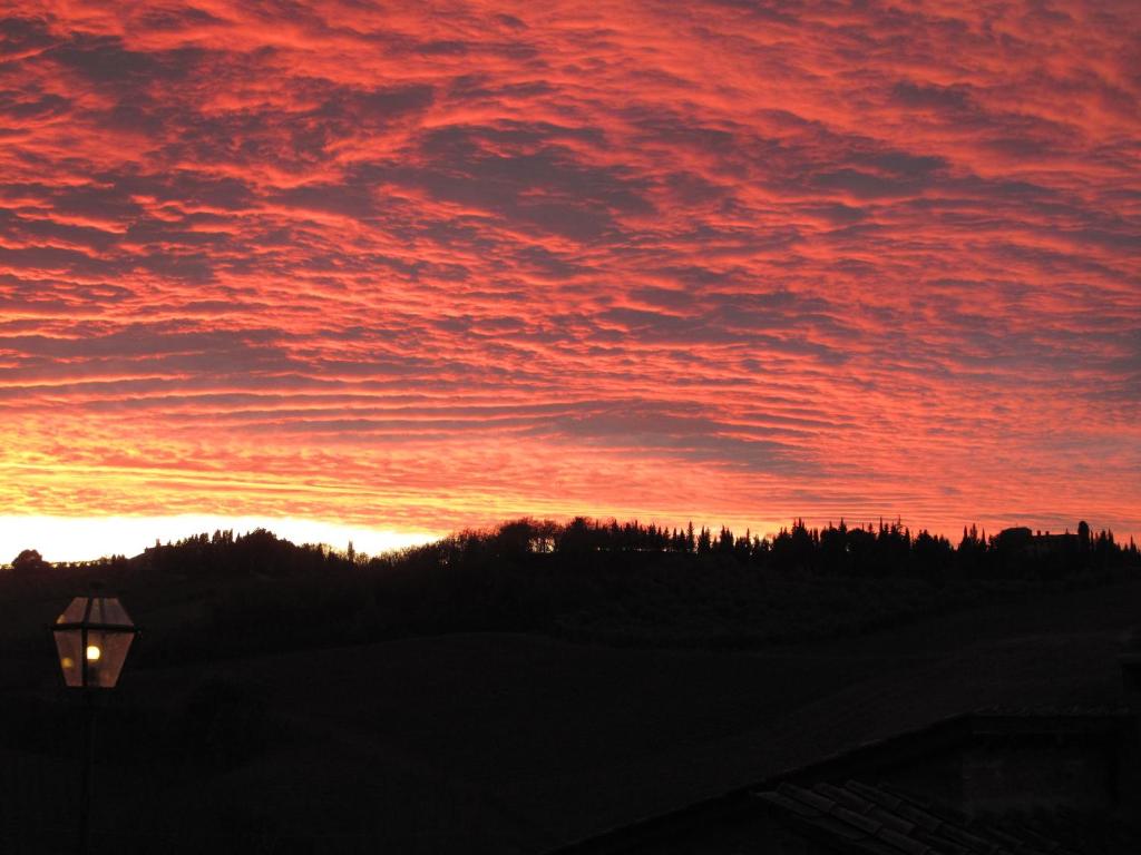 The sunrise or sunset as seen from a vidéki vendégházakat or nearby