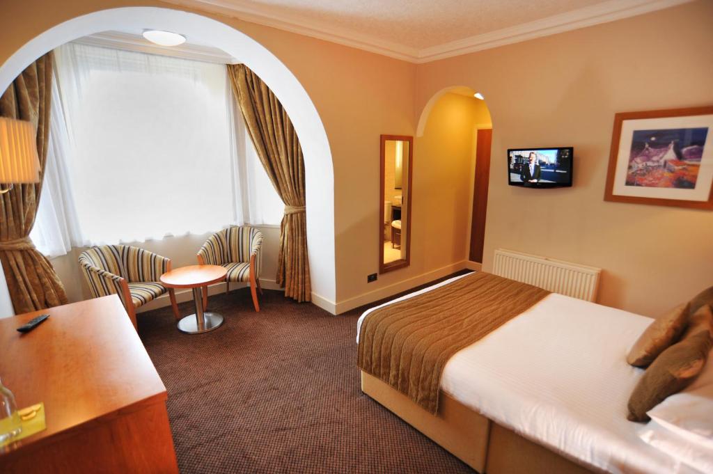 Postel nebo postele na pokoji v ubytování Golden Lion Hotel