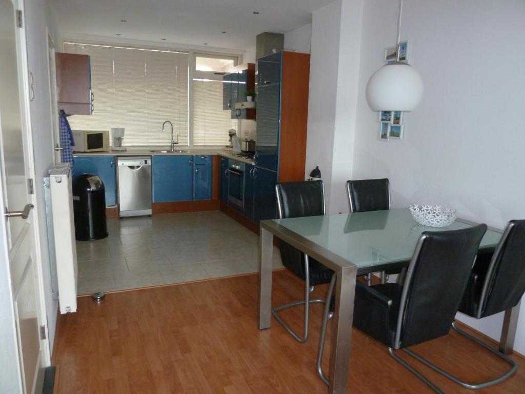 Küche/Küchenzeile in der Unterkunft Appartement "Zicht op de Vuurtoren"