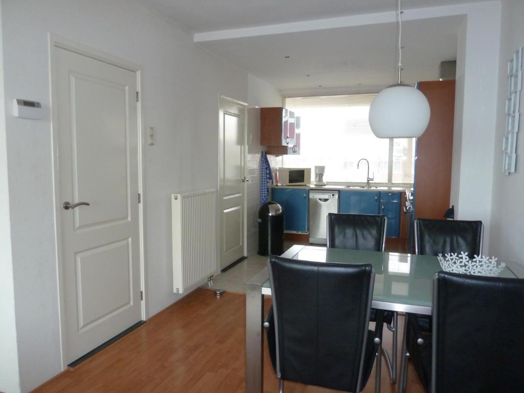 Küche/Küchenzeile in der Unterkunft Appartement "Zicht op de Vuurtoren"