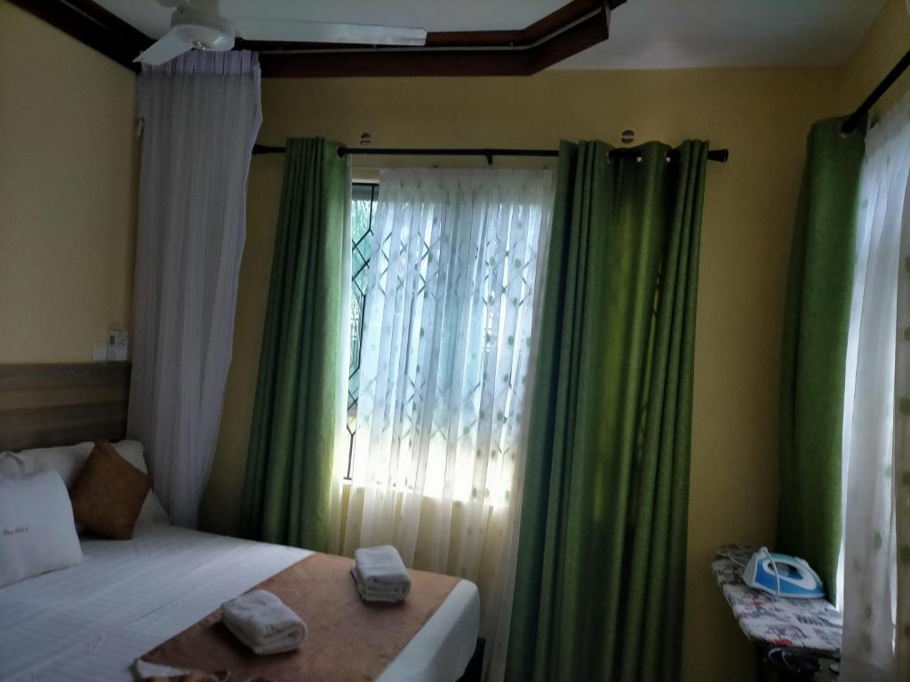 Postel nebo postele na pokoji v ubytování Sunset Fastcare luxury Apartments