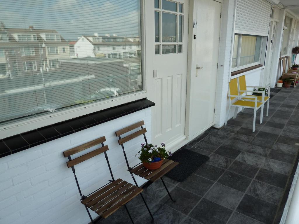 Ein Balkon oder eine Terrasse in der Unterkunft Appartement "Zicht op de Vuurtoren"