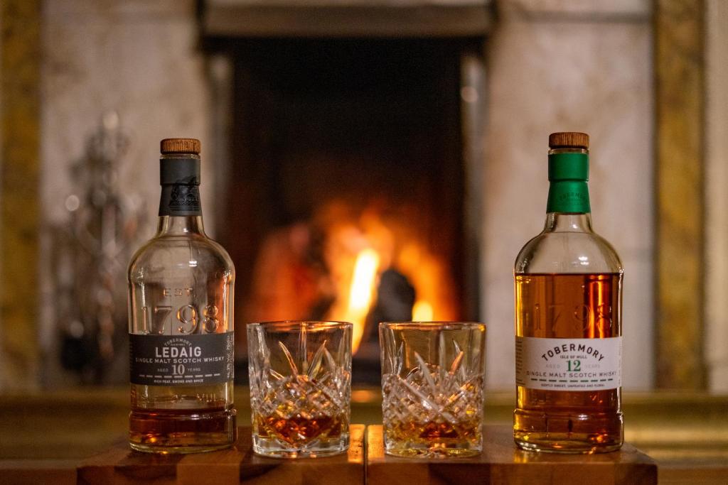 Gallery image of Western Isles Hotel in Tobermory