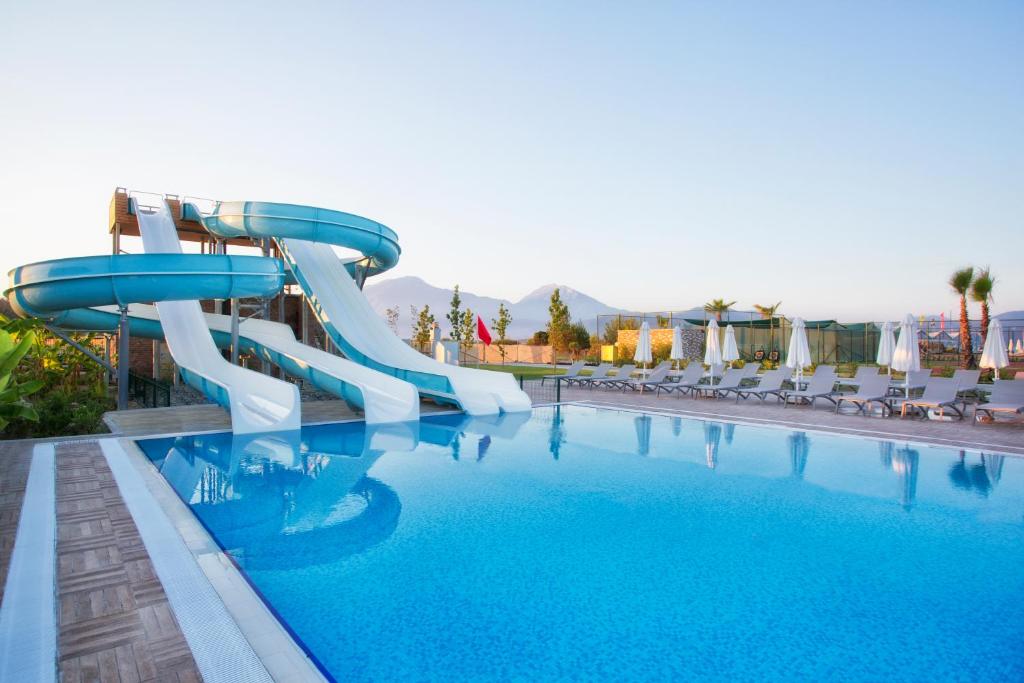 Bazén v ubytování Akra Fethiye Tui Blue Sensatori - Ultra All Inclusive nebo v jeho okolí