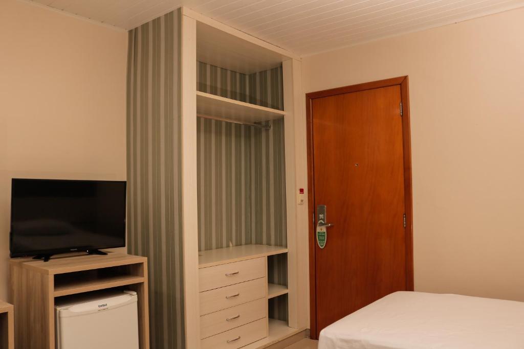  Atalanta Hotel