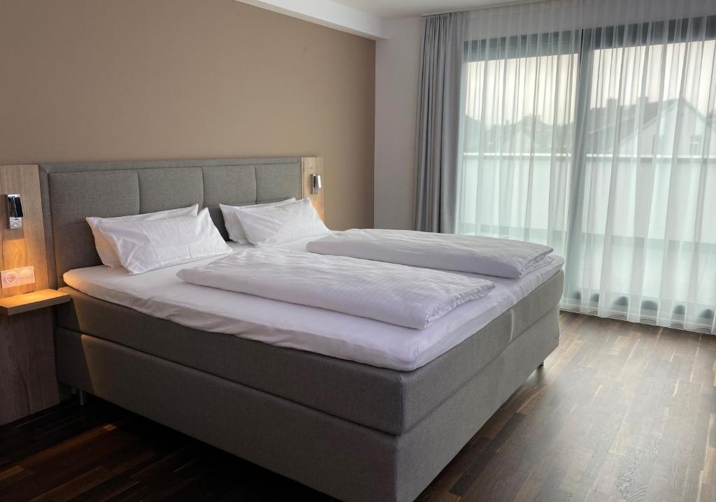 Postel nebo postele na pokoji v ubytování Hotel B4
