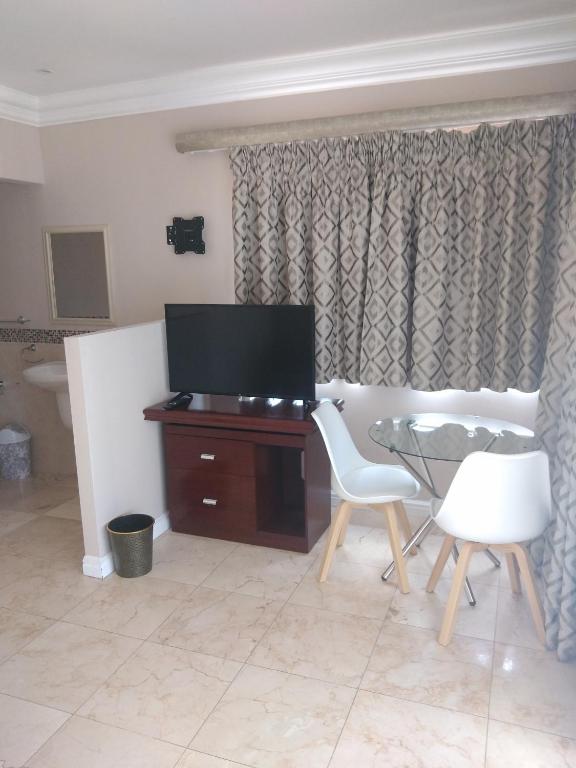 Winchester Place - Double Room With Balcony