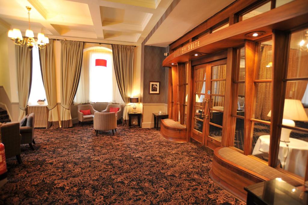 Posezení v ubytování Golden Lion Hotel
