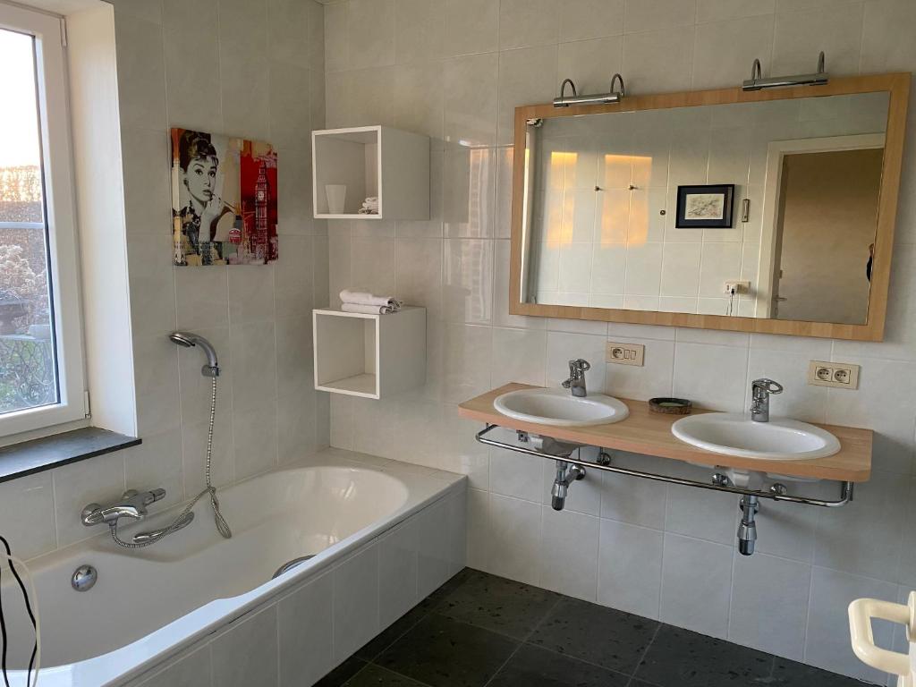 Koupelna v ubytování Vakantiewoning Jérôme
