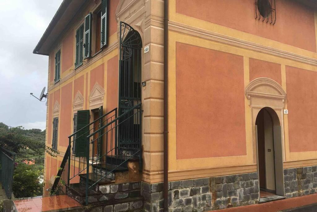 Budova, v ktorej sa apartmán nachádza