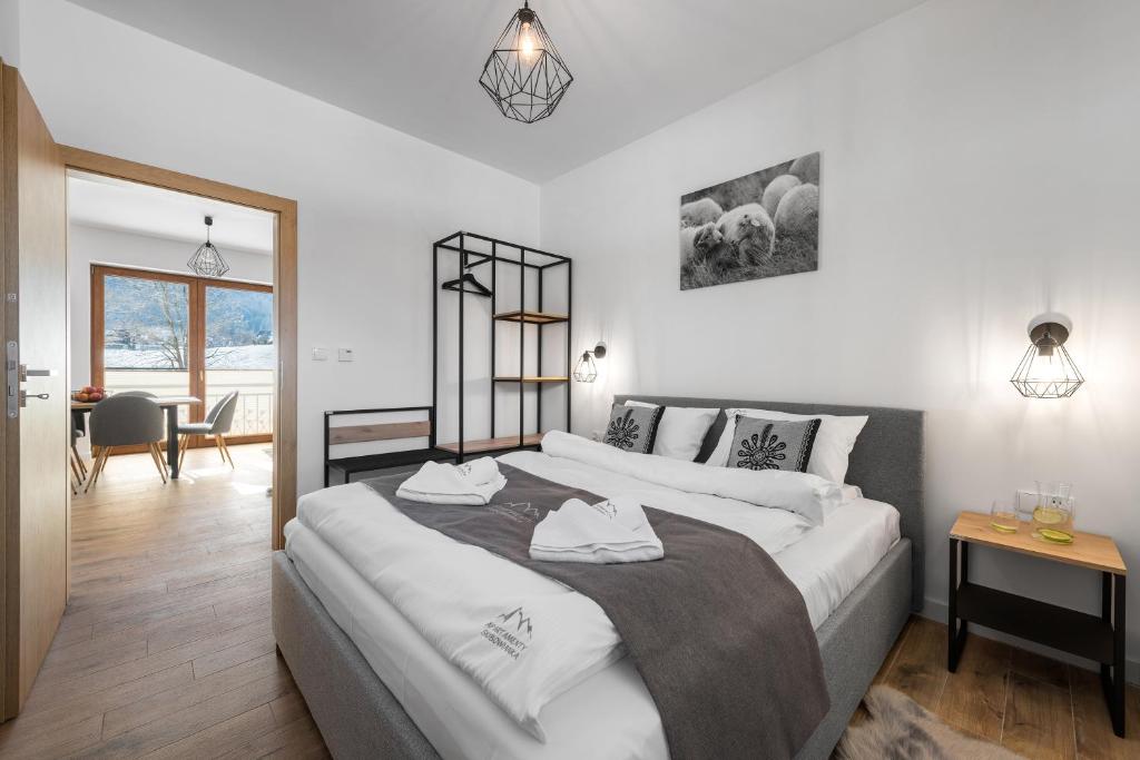 Posteľ alebo postele v izbe v ubytovaní Apartamenty Skibowianka