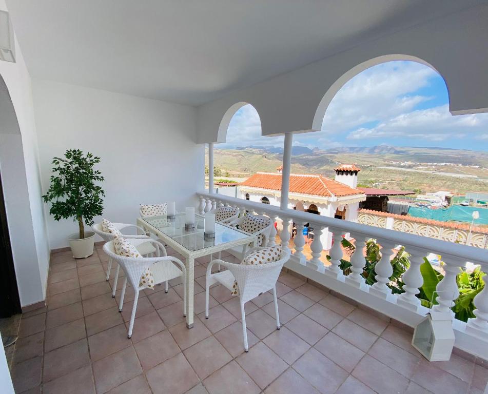 Villa Carolina with private heated pool