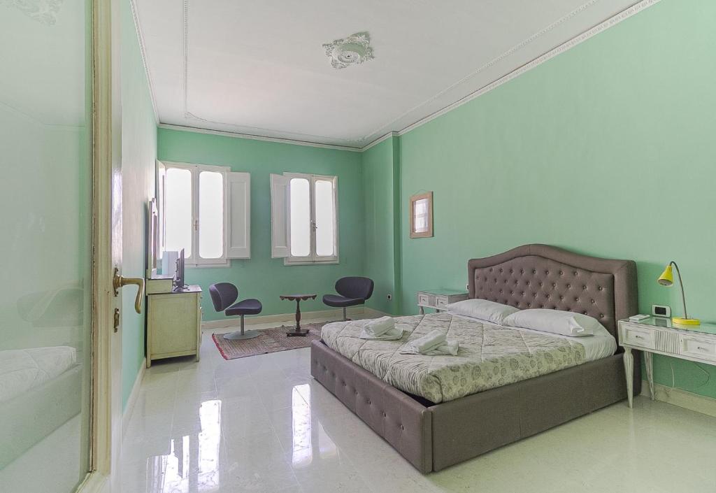 Posteľ alebo postele v izbe v ubytovaní Spacious Three Bedroom Apartment On the Arno