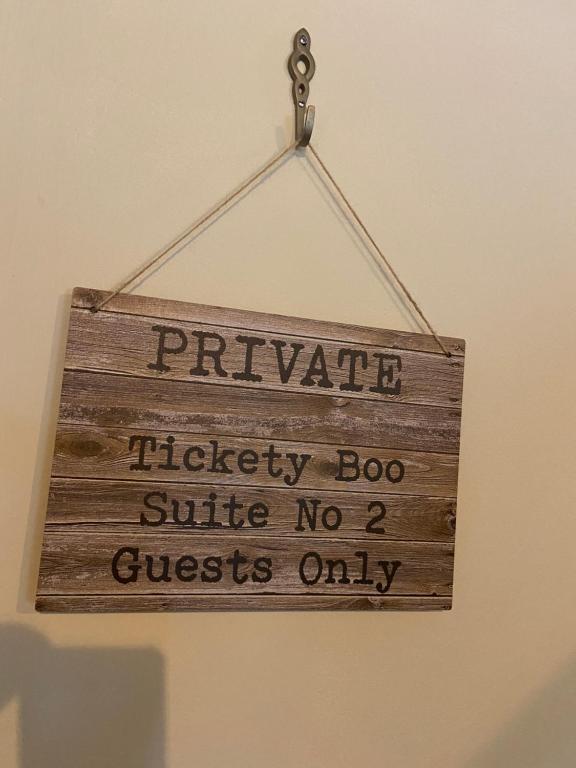 Certifikát, hodnocení, plakát nebo jiný dokument vystavený v ubytování Ticketyboo Suites