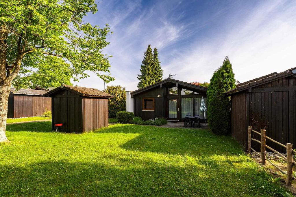 Κήπος έξω από το Ferienwohnpark Immenstaad am Bodensee Satteldachhaus Typ 9 SD 49