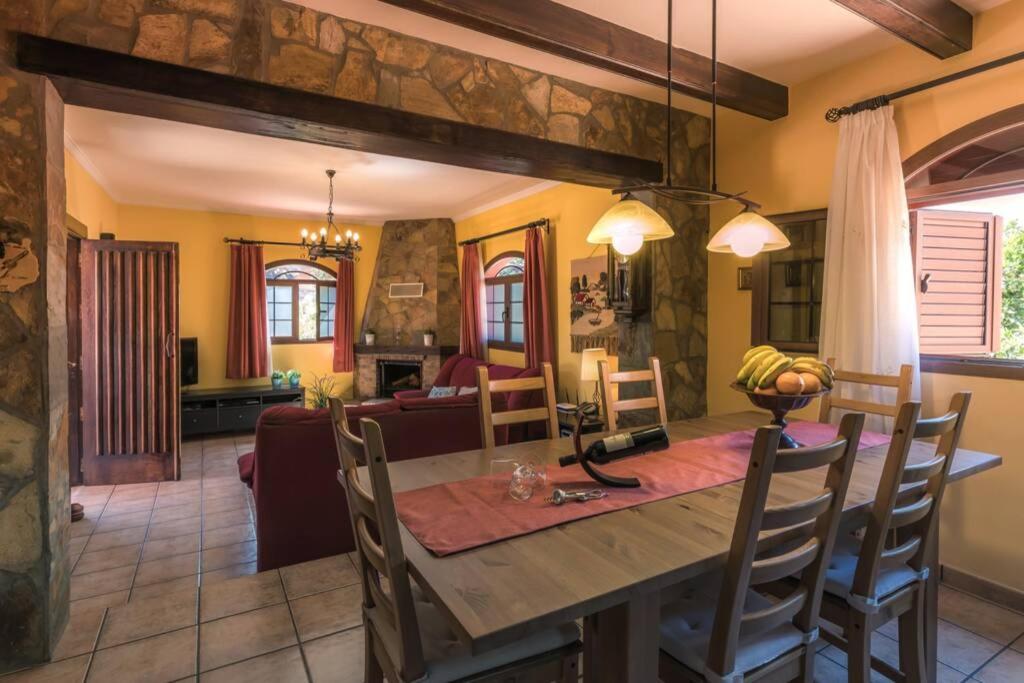 Posedenie v ubytovaní Vivienda Vacacional La Finca