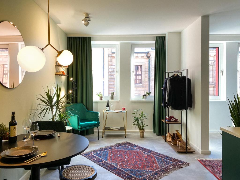 Astoria Apartments - One-Bedroom Apartment