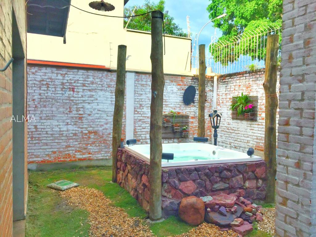  Jacuzzi Piracity House (Industrial Modern) 4 peopl