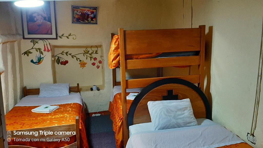 Postel nebo postele na pokoji v ubytování Hostal sambleño cusco Piero suite