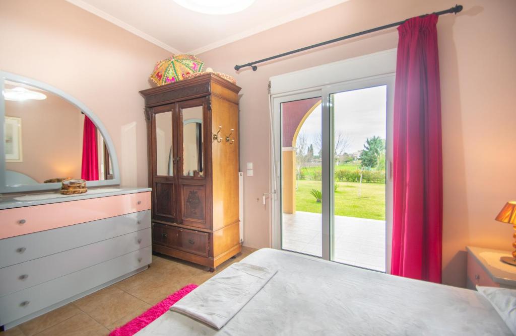 Postel nebo postele na pokoji v ubytování Loukas Farm House