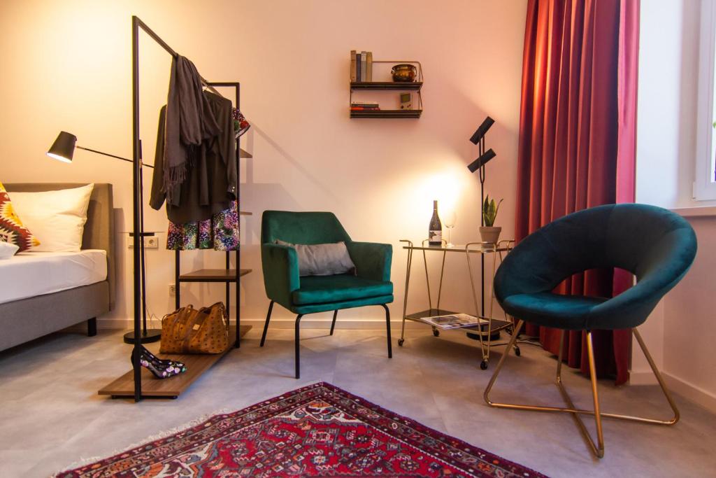 Astoria Apartments - One-Bedroom Apartment