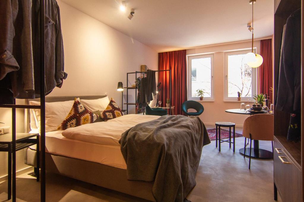 Astoria Apartments - One-Bedroom Apartment