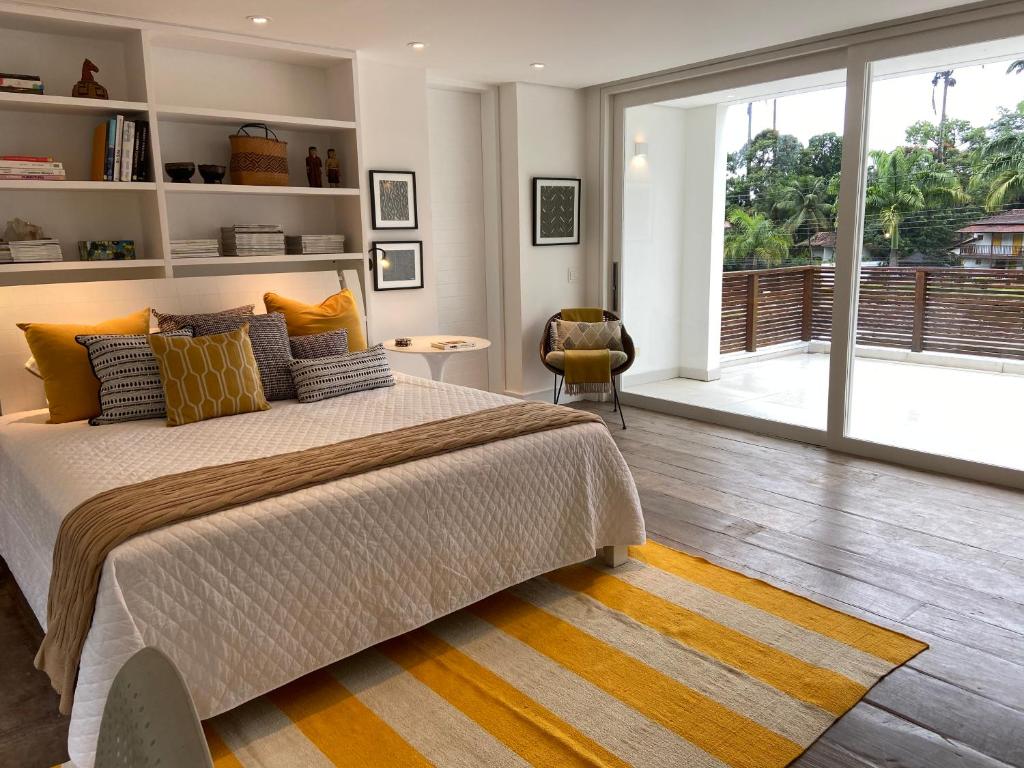 Tropical Contemporary Suites - Deluxe King Suite