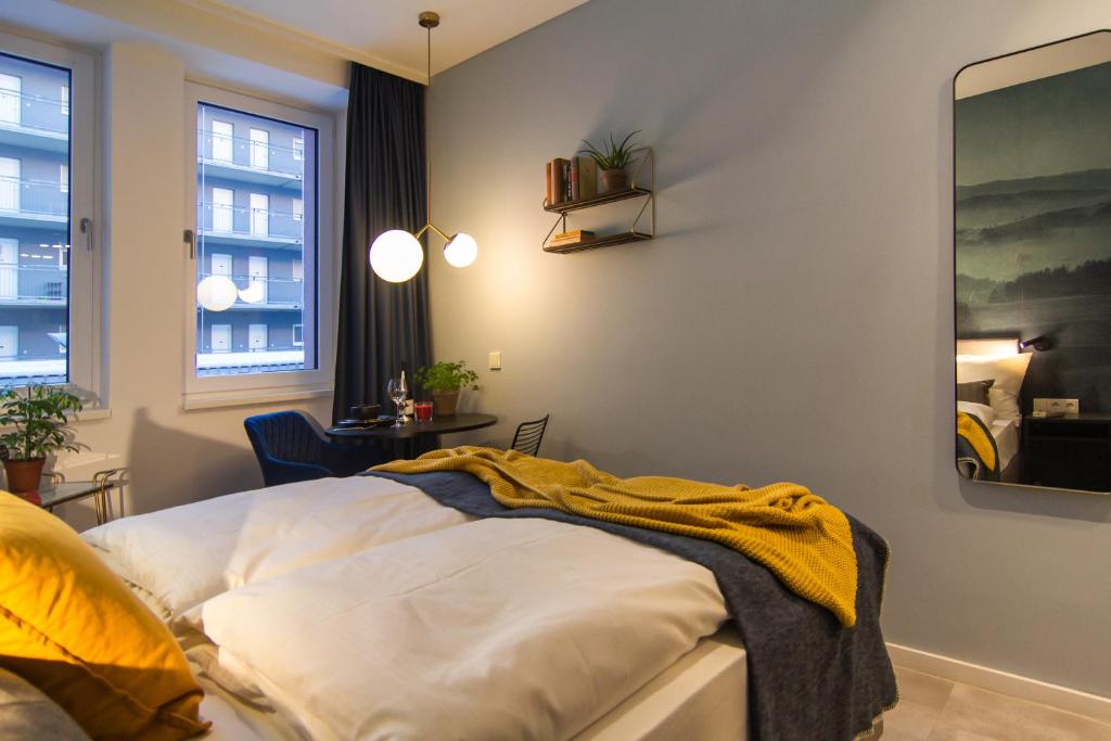 Astoria Apartments - One-Bedroom Apartment