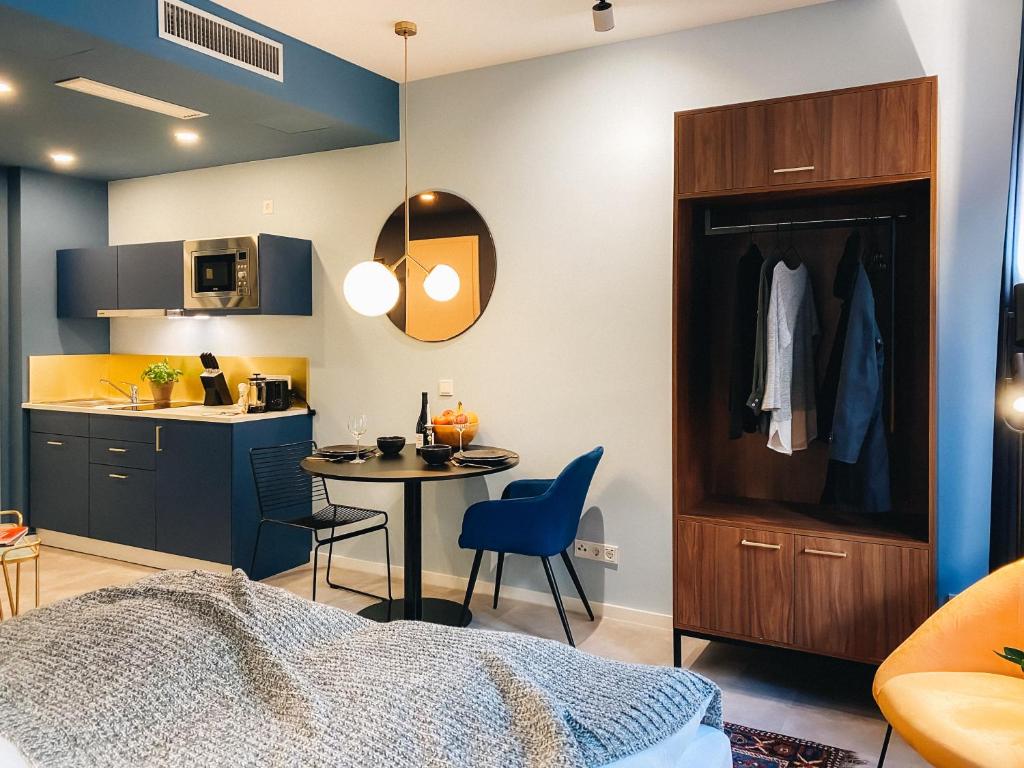 Astoria Apartments - One-Bedroom Apartment