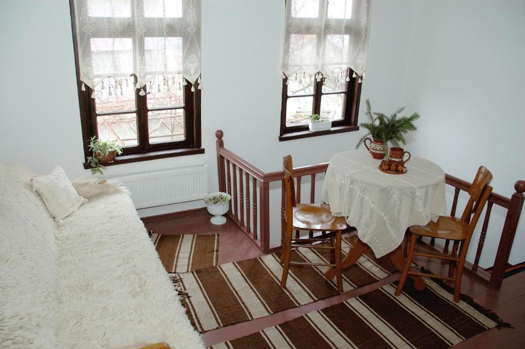 The House in Shipka - Maison De Trois Chambres