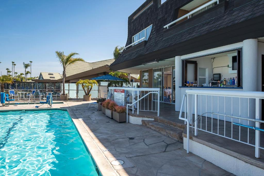 Bay Club Hotel and Marina photo