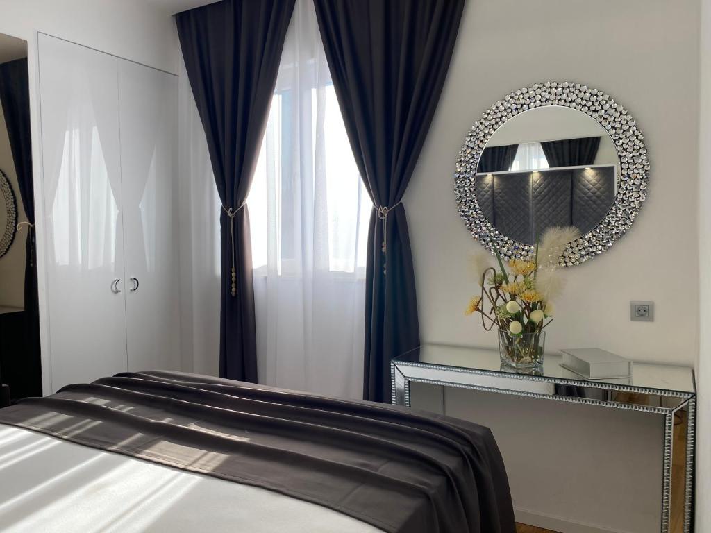 Posteľ alebo postele v izbe v ubytovaní Skypool Suite 77 with private pool