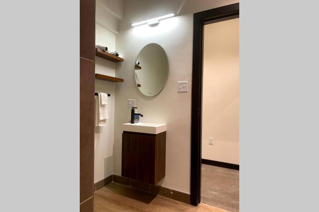 3E-Spacious 2 bedroom in Oakland, sleeps 8 photo