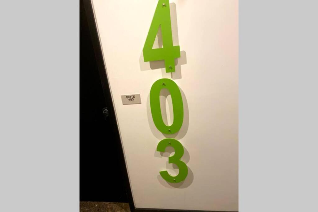 3E-*New* Apartment -5 min from Downtown, sleeps 4 - Apartamento De Una Habitación