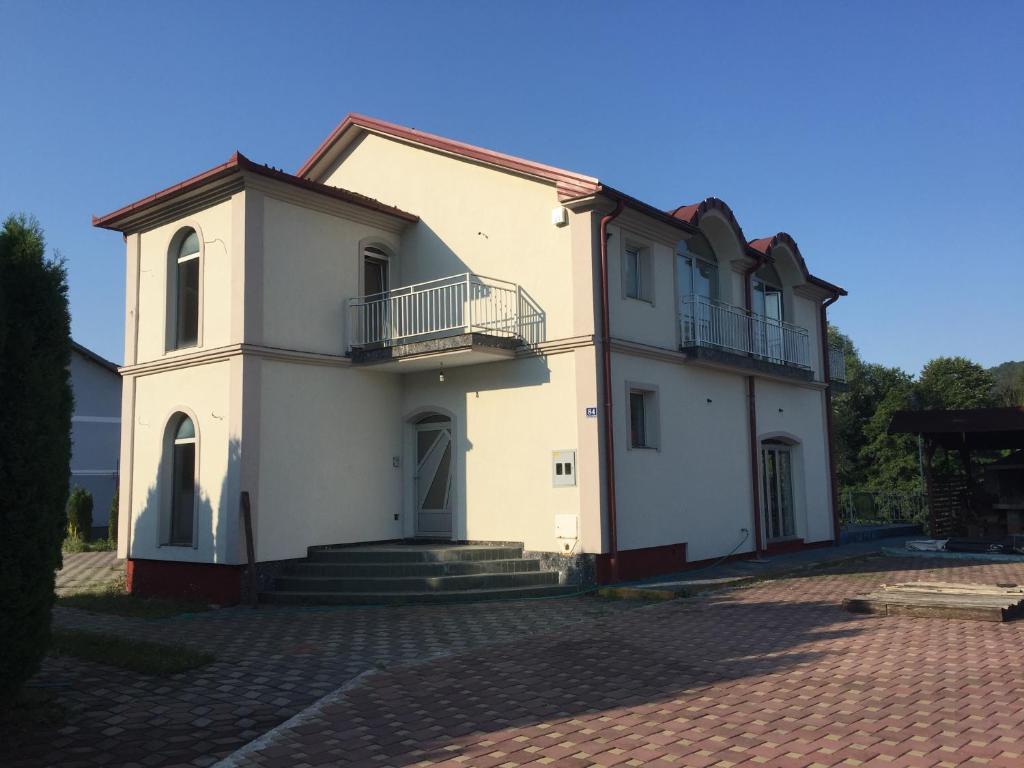 Villa Monte Carlo and Privat Beach on UNA River - Housity