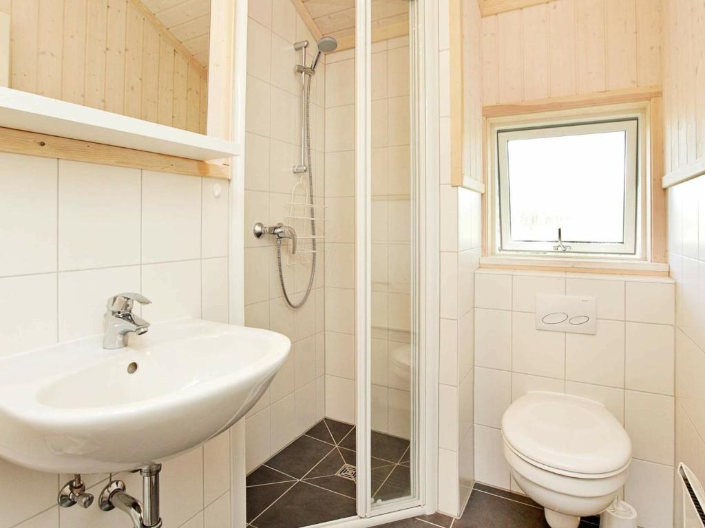Koupelna v ubytování Three-Bedroom Holiday home in Großenbrode 1