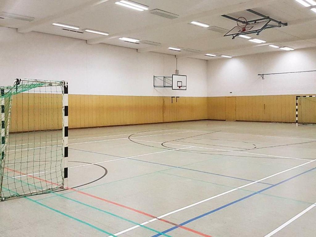 Tenis a/nebo squash v ubytování Three-Bedroom Holiday home in Großenbrode 1 nebo okolí