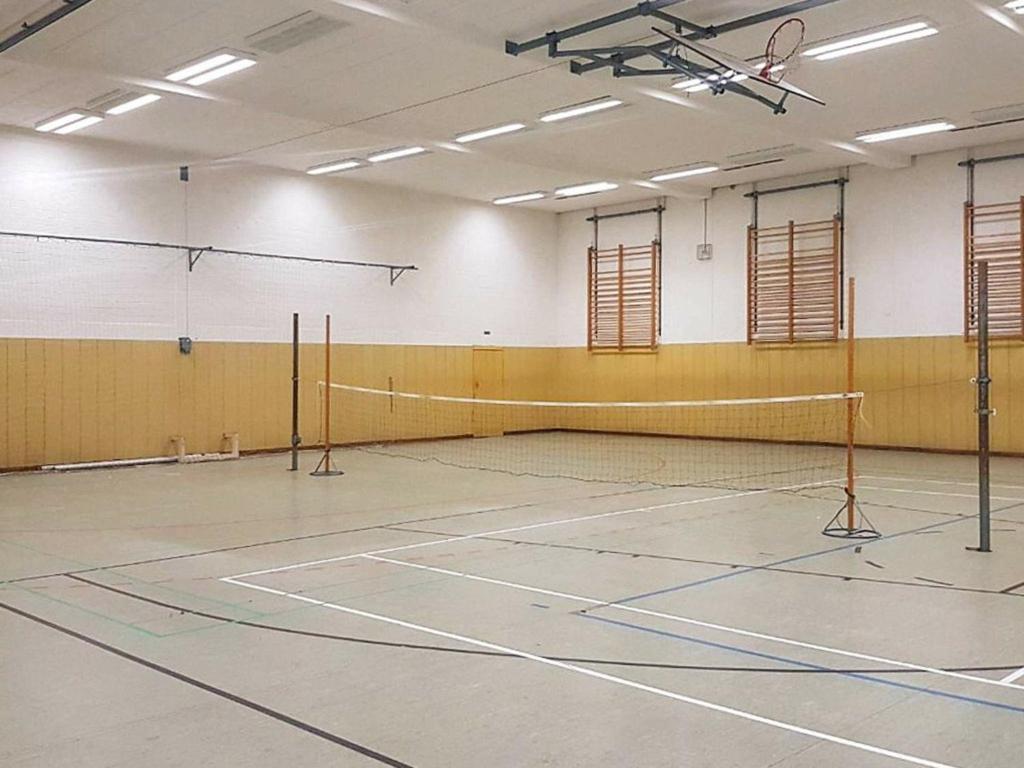 Tenis a/nebo squash v ubytování Three-Bedroom Holiday home in Großenbrode 1 nebo okolí