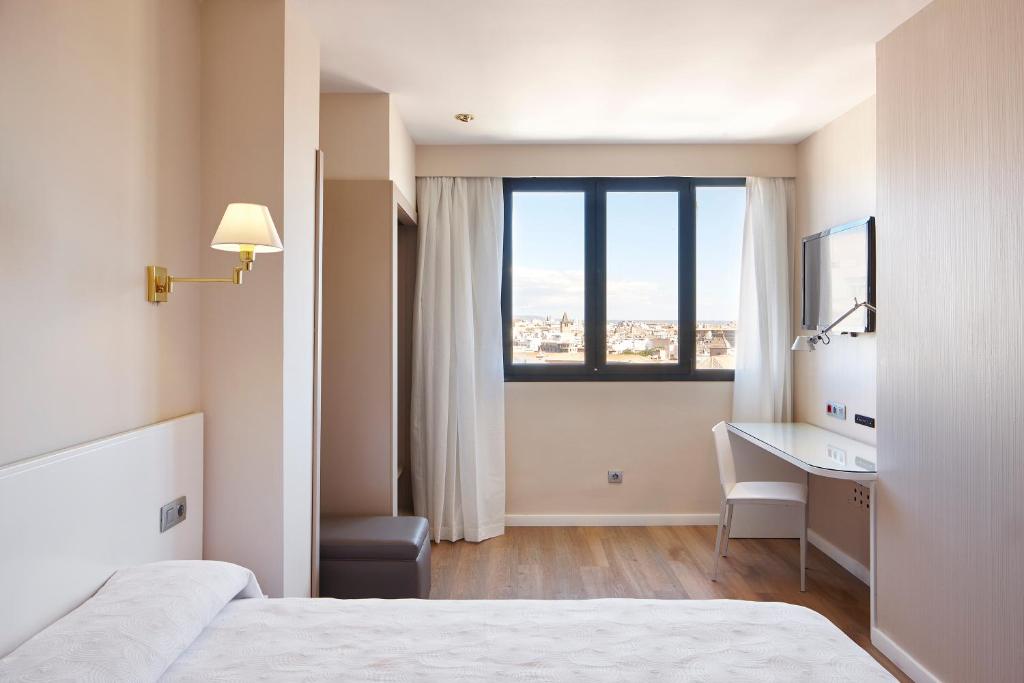 
Double or Twin Room with Cathedral view
