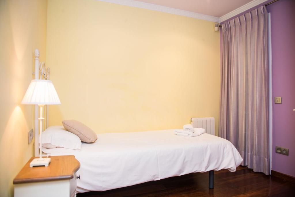 Posteľ alebo postele v izbe v ubytovaní Splendid Gaudi Mercat del Ninot Apartment