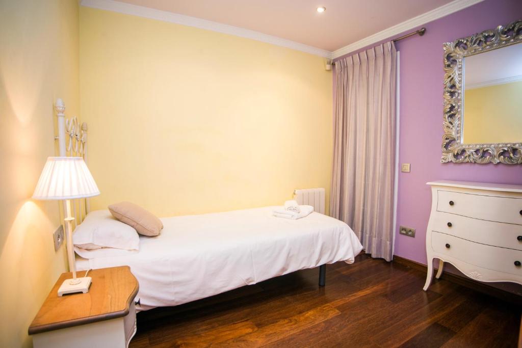 Posteľ alebo postele v izbe v ubytovaní Splendid Gaudi Mercat del Ninot Apartment