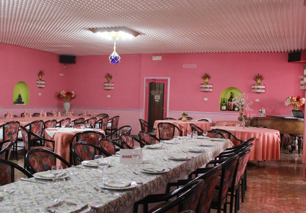 Reštaurácia alebo iné gastronomické zariadenie v ubytovaní Grande Albergo Abruzzo