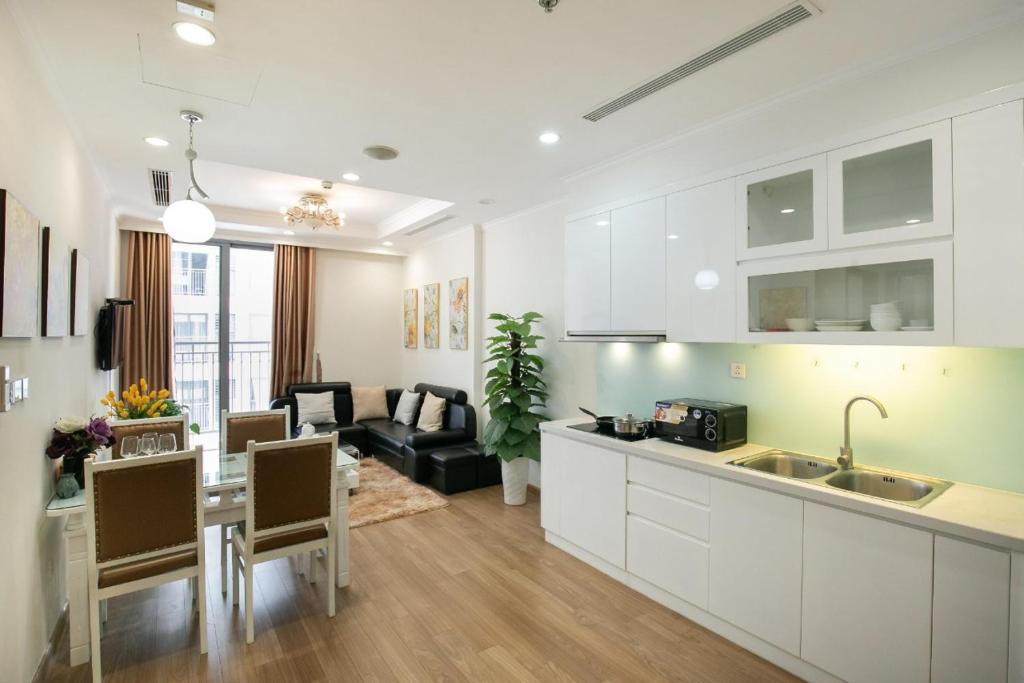 Nhà bếp/bếp nhỏ tại BOM HOMES- VINHOMES TIMESCITY- 2BR- SERVICE apt