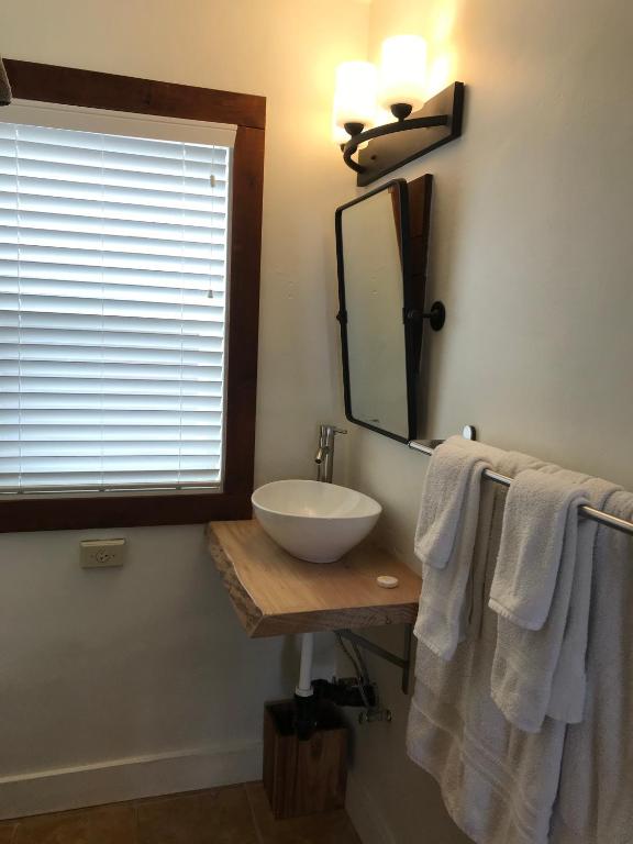 Koupelna v ubytování Left Coast Lodge - Pet Friendly