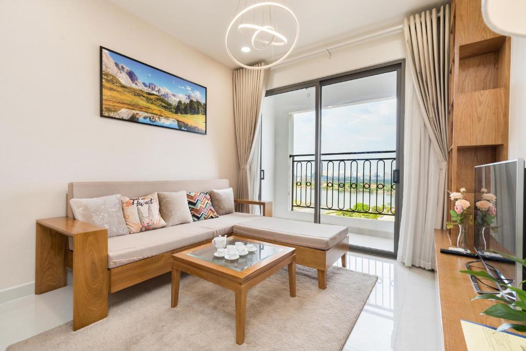 The Saigon Royal, The Oak wooden 2 bedrooms stunning view with bathtub