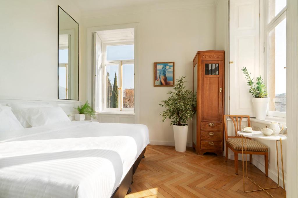 Postel nebo postele na pokoji v ubytování Unfound Door - Design Hotel