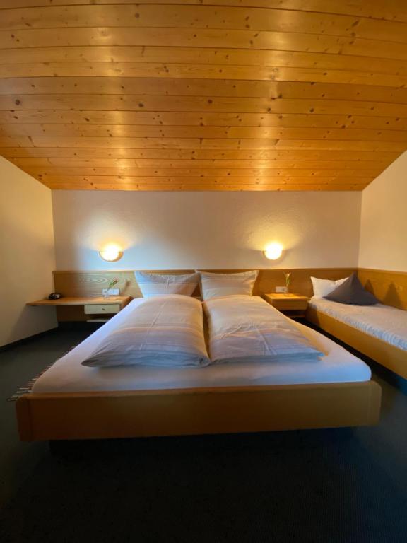 Postel nebo postele na pokoji v ubytování Aparts Handle und Haus Bergblick